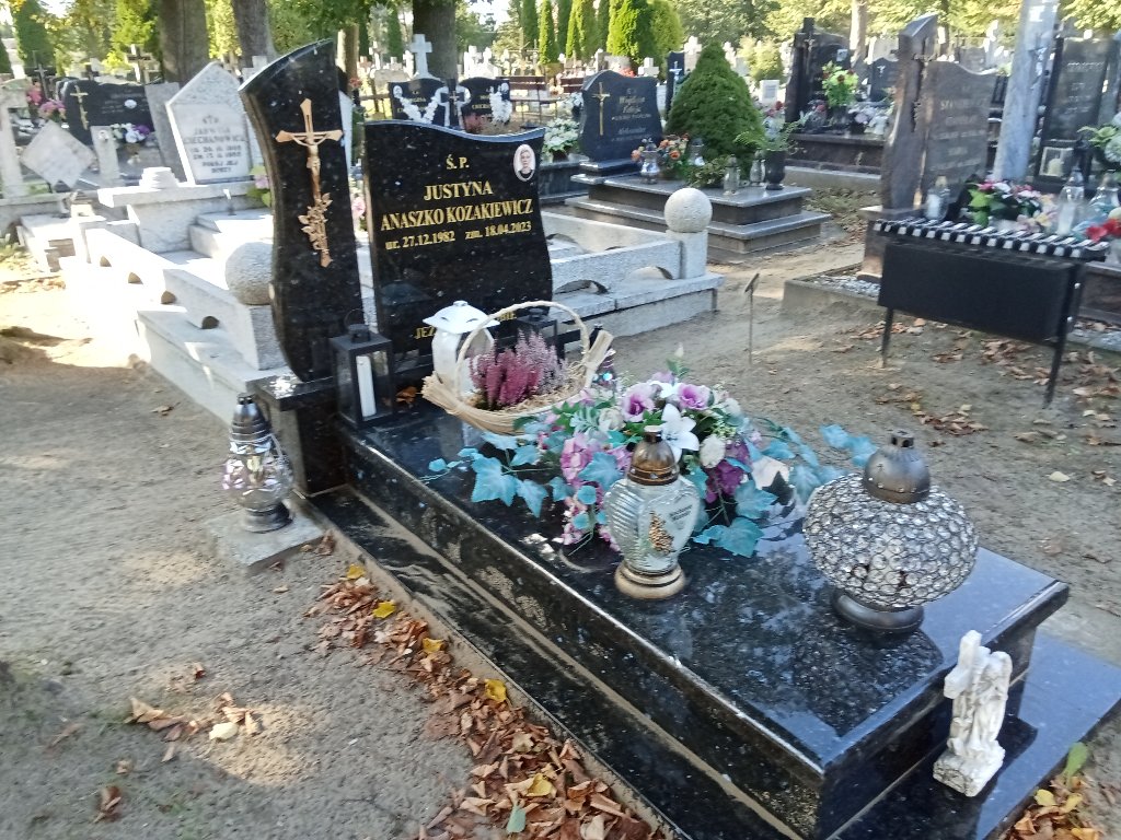 Grób Justyna Danuta Anaszko-Kozakiewicz