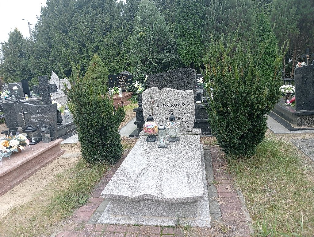 Grób Alicja Radzikowska